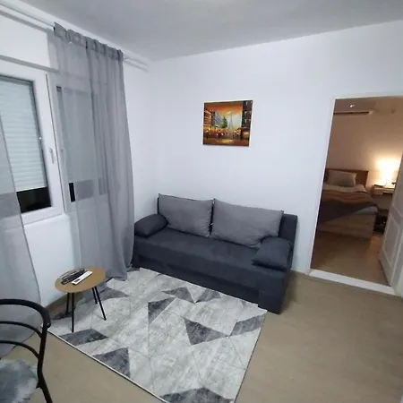 Apartment Kucica Lama-кућица *