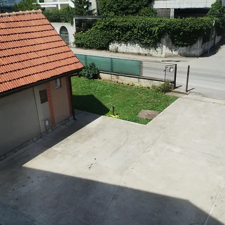 Apartment Kucica Lama-кућица *