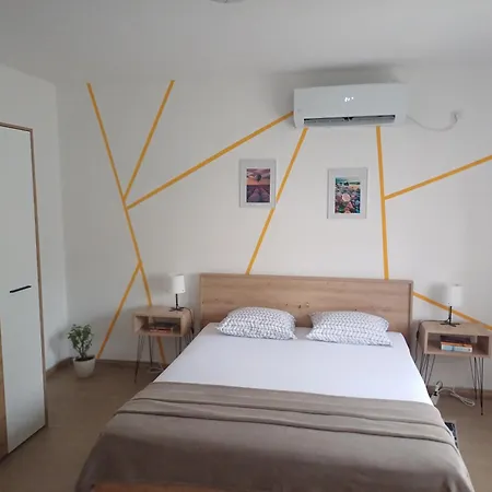 Kucica Lama-кућица Mali Mokri Lug